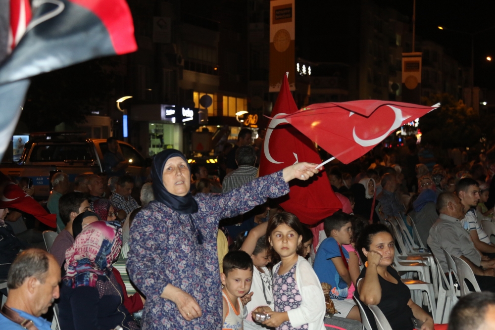 Fotoğraflarla Akhisar'da demokrasi nöbetinin 25. günü 3