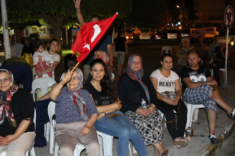 Fotoğraflarla Akhisar'da demokrasi nöbetinin 25. günü 30