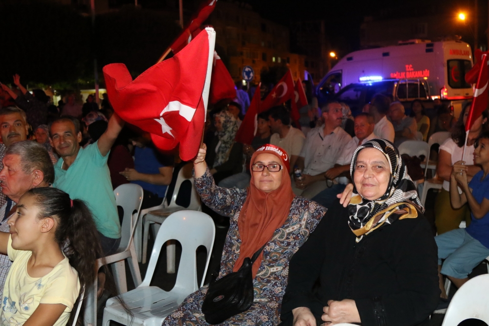 Fotoğraflarla Akhisar'da demokrasi nöbetinin 25. günü 34