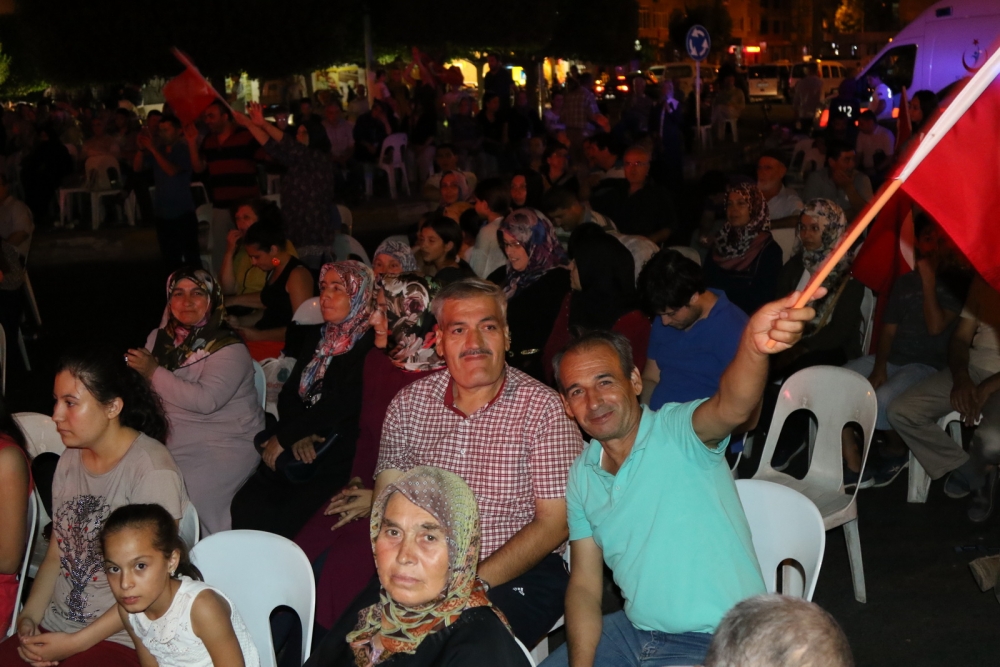 Fotoğraflarla Akhisar'da demokrasi nöbetinin 25. günü 35