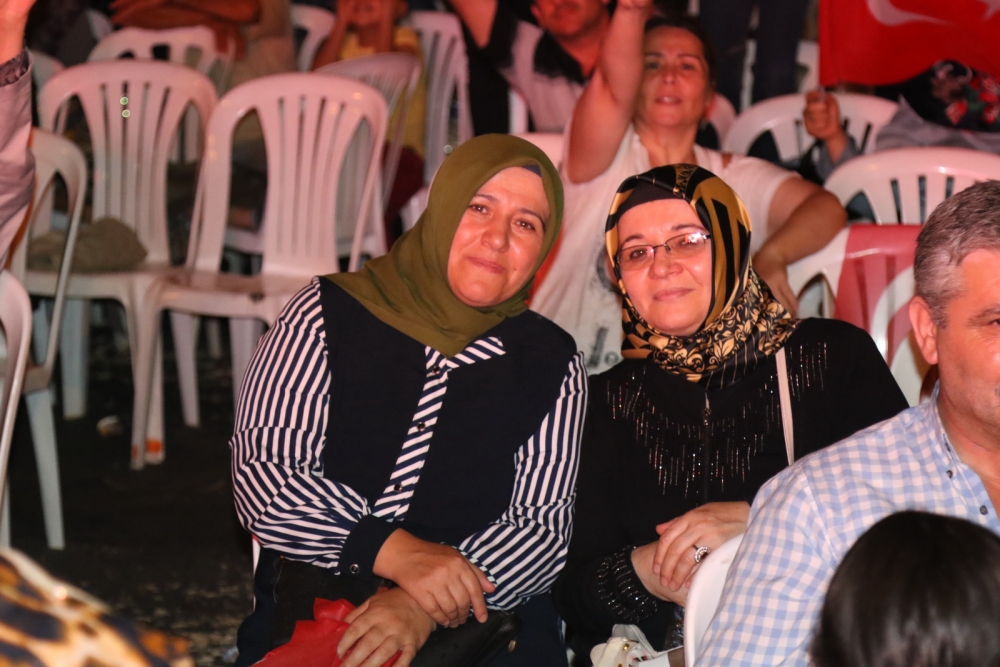 Fotoğraflarla Akhisar'da demokrasi nöbetinin 25. günü 42