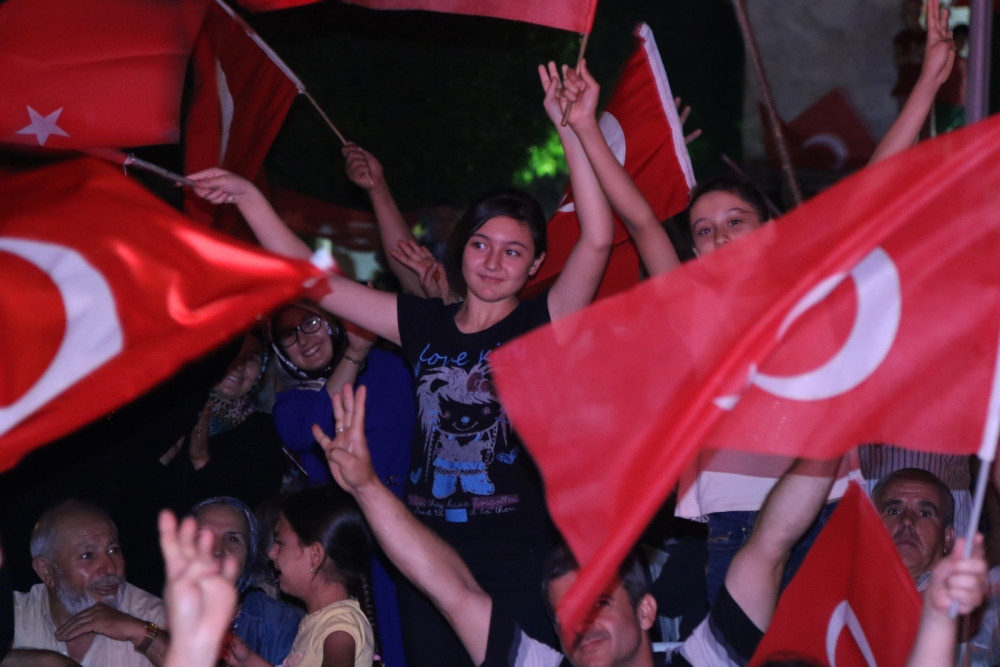Fotoğraflarla Akhisar'da demokrasi nöbetinin 25. günü 44