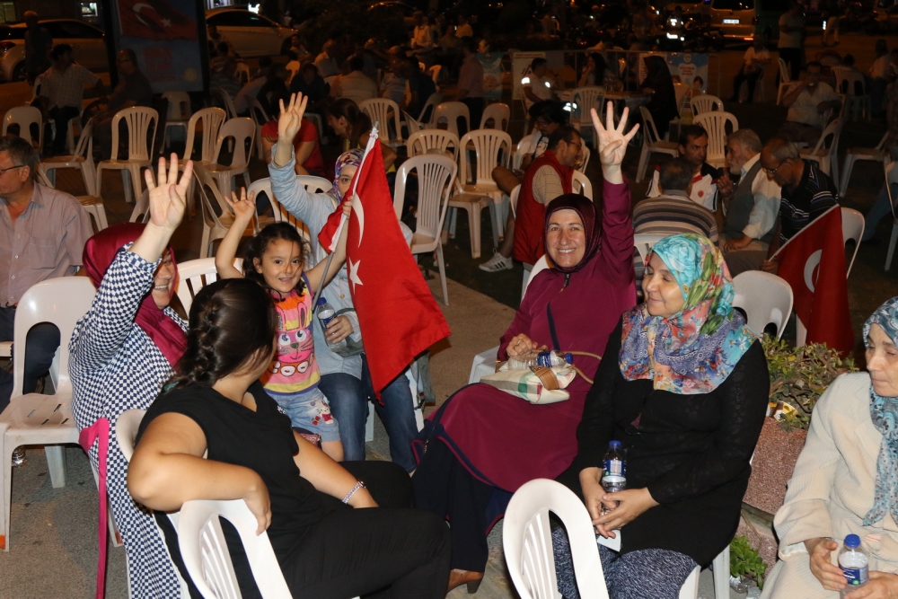 Fotoğraflarla Akhisar'da demokrasi nöbetinin 25. günü 55