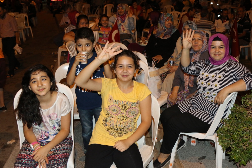Fotoğraflarla Akhisar'da demokrasi nöbetinin 25. günü 56