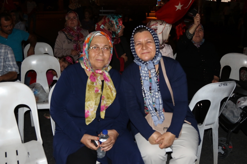 Fotoğraflarla Akhisar'daki demokrasi nöbetinin 26.günü 11