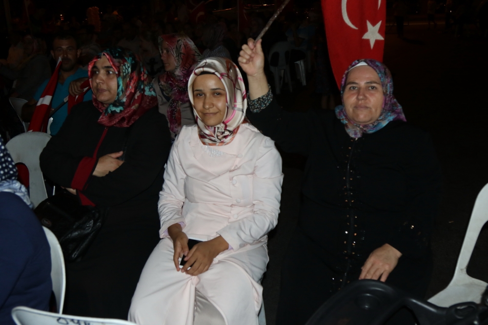 Fotoğraflarla Akhisar'daki demokrasi nöbetinin 26.günü 12