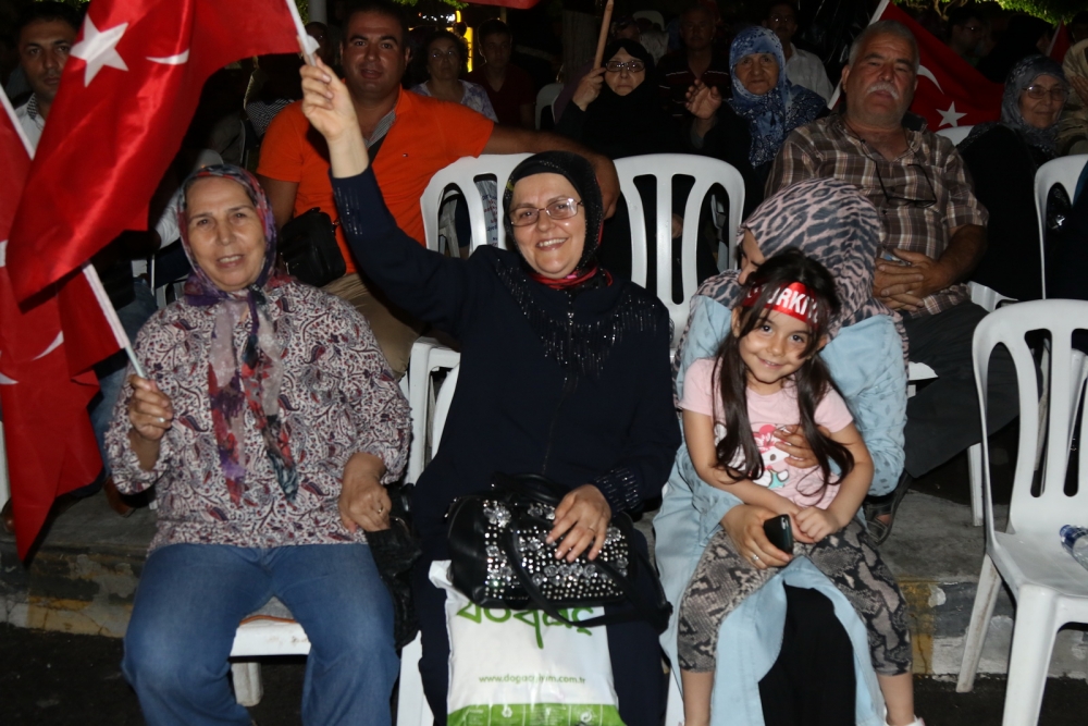 Fotoğraflarla Akhisar'daki demokrasi nöbetinin 26.günü 16