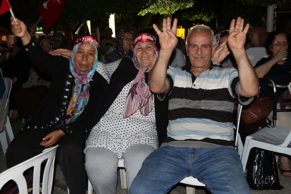 Fotoğraflarla Akhisar'daki demokrasi nöbetinin 26.günü 19