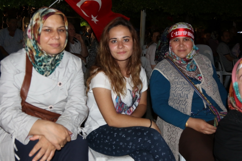 Fotoğraflarla Akhisar'daki demokrasi nöbetinin 26.günü 20