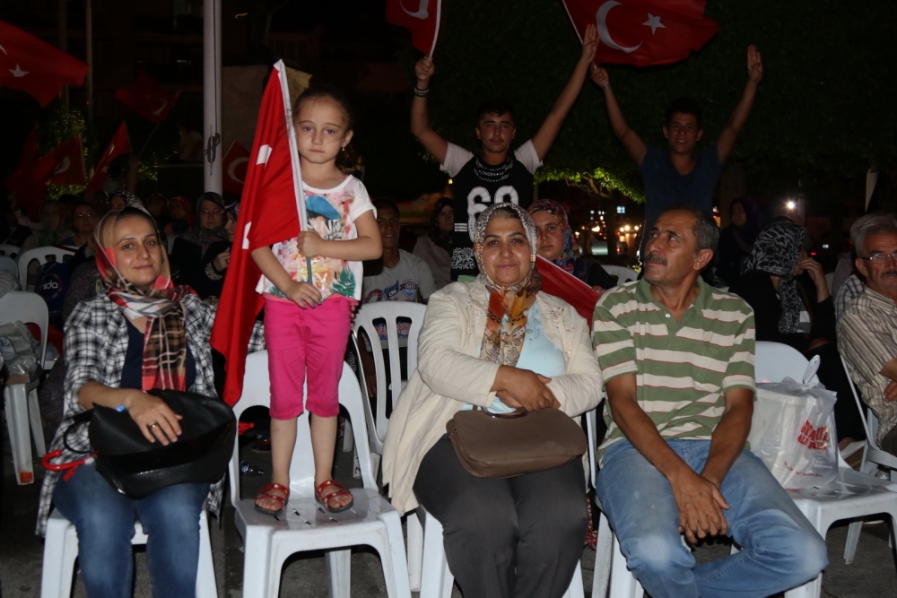 Fotoğraflarla Akhisar'daki demokrasi nöbetinin 26.günü 25