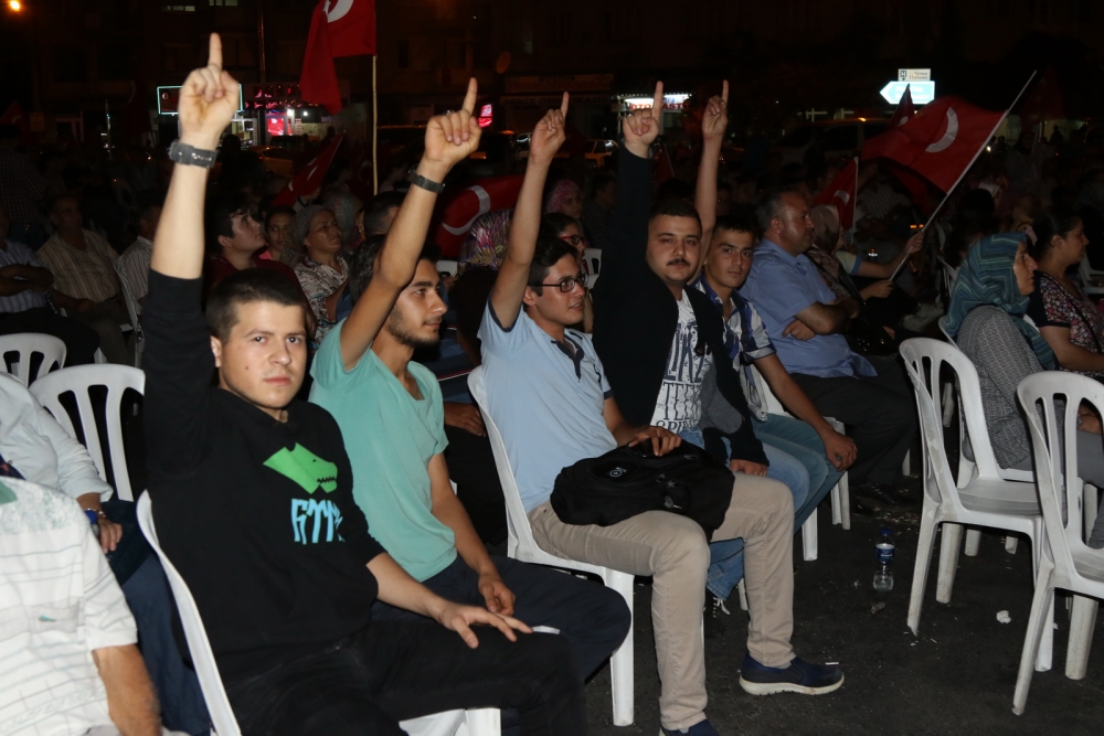Fotoğraflarla Akhisar'daki demokrasi nöbetinin 26.günü 3