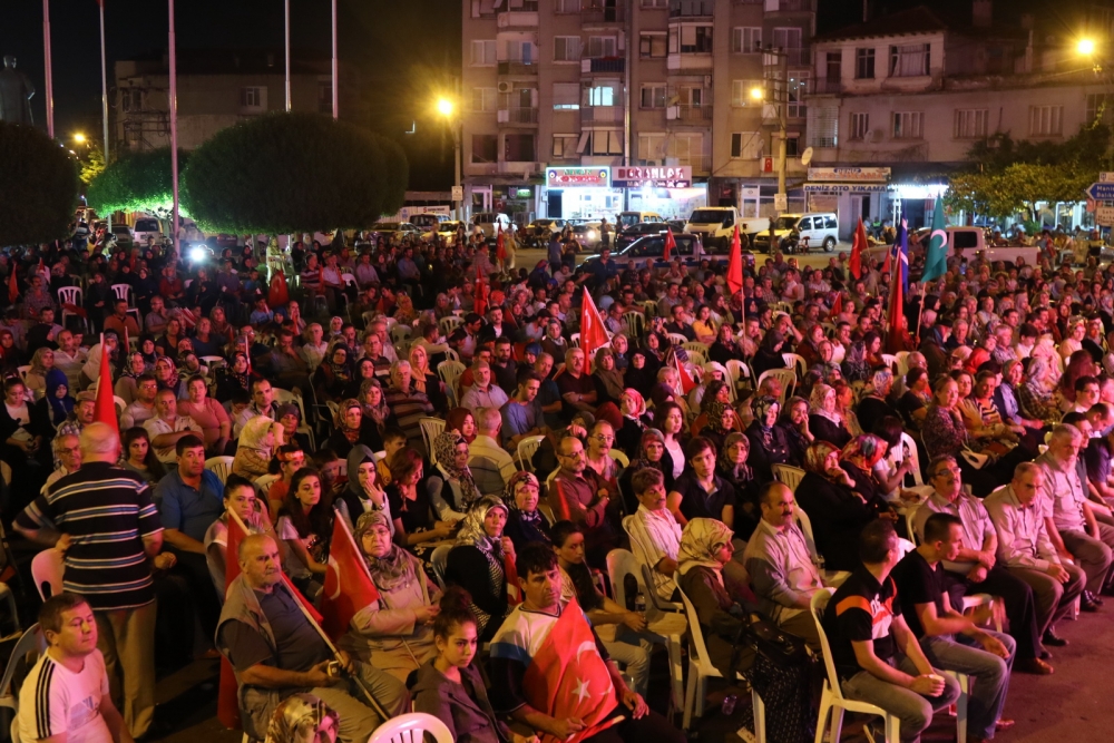 Fotoğraflarla Akhisar'daki demokrasi nöbetinin 26.günü 35