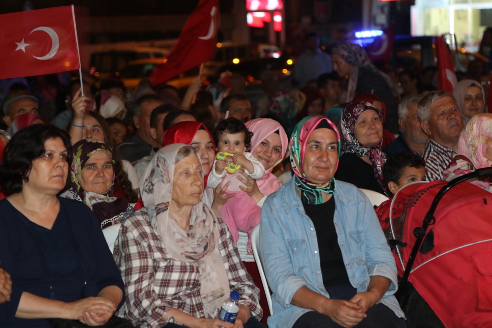 Fotoğraflarla Akhisar'daki demokrasi nöbetinin 26.günü 4