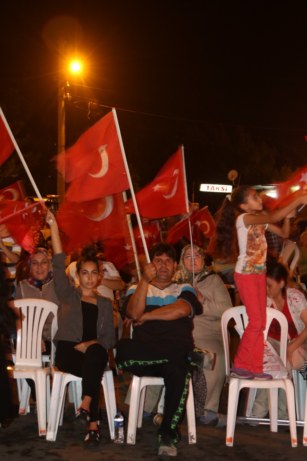 Fotoğraflarla Akhisar'daki demokrasi nöbetinin 26.günü 7