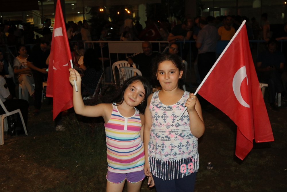 Fotoğraflarla Akhisar'daki demokrasi nöbetinin son günü 16