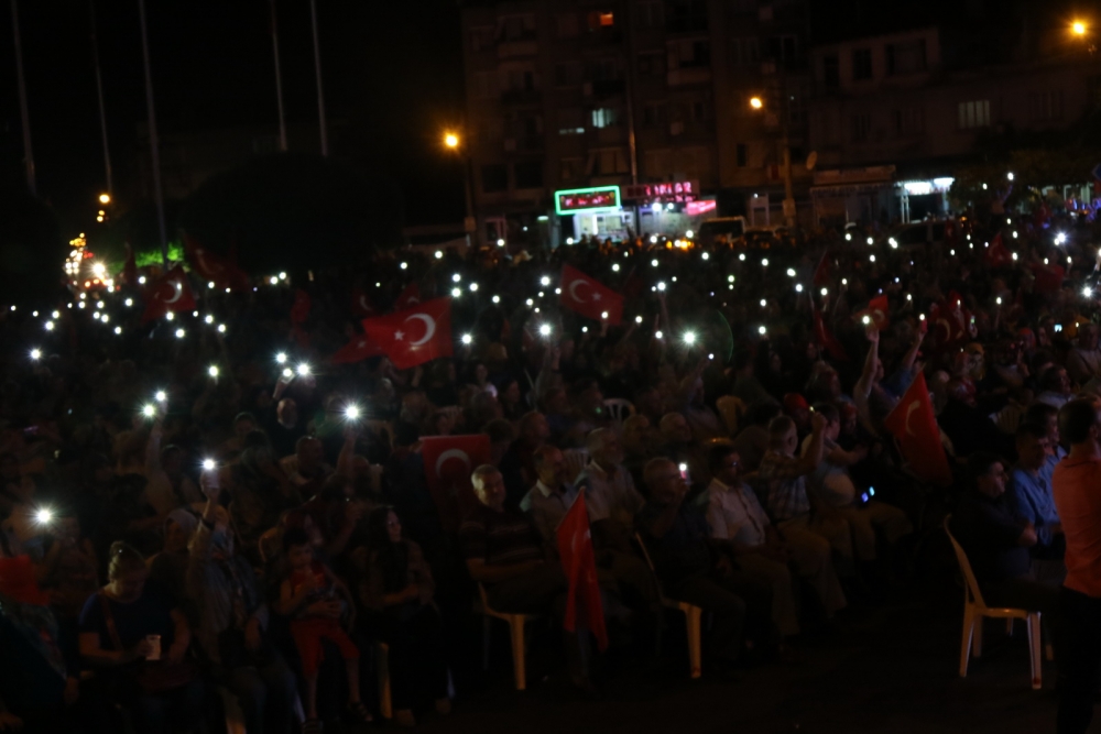 Fotoğraflarla Akhisar'daki demokrasi nöbetinin son günü 2