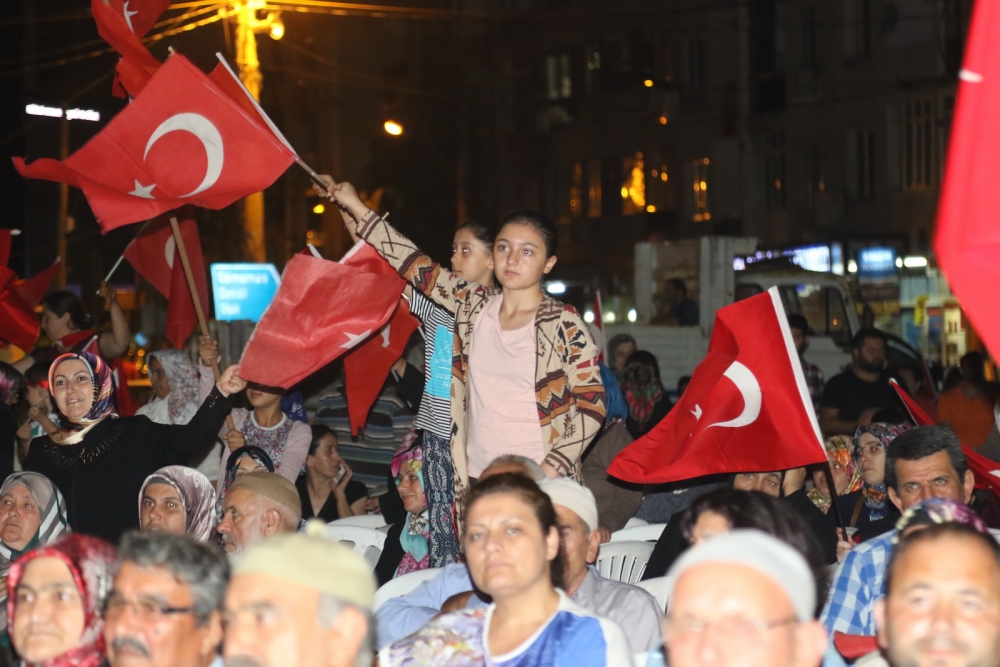 Fotoğraflarla Akhisar'daki demokrasi nöbetinin son günü 28