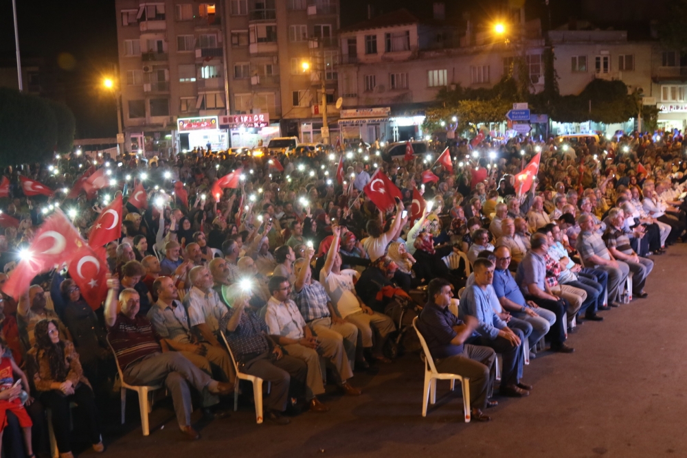 Fotoğraflarla Akhisar'daki demokrasi nöbetinin son günü 3