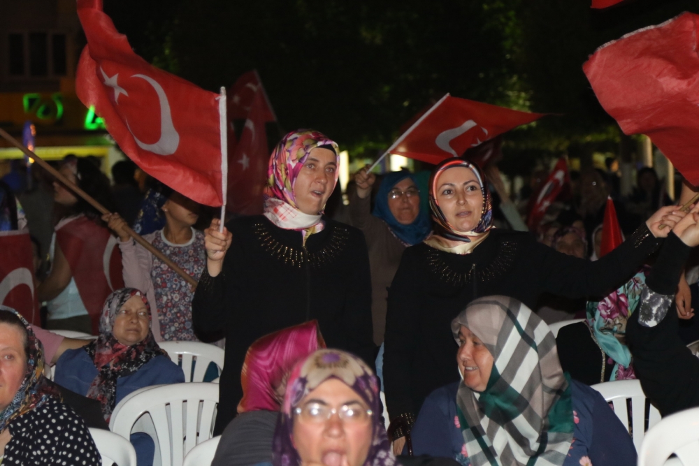 Fotoğraflarla Akhisar'daki demokrasi nöbetinin son günü 31