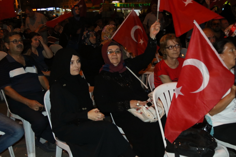 Fotoğraflarla Akhisar'daki demokrasi nöbetinin son günü 33