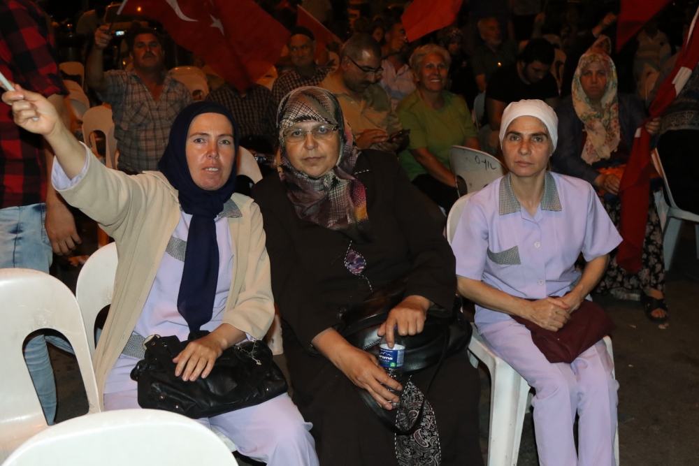 Fotoğraflarla Akhisar'daki demokrasi nöbetinin son günü 37