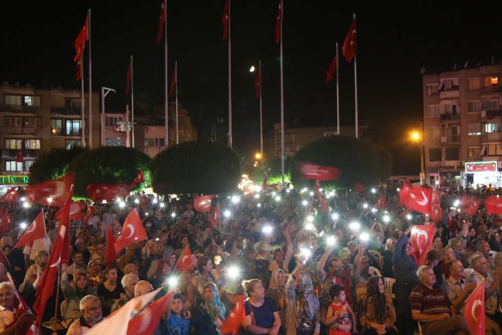 Fotoğraflarla Akhisar'daki demokrasi nöbetinin son günü 4