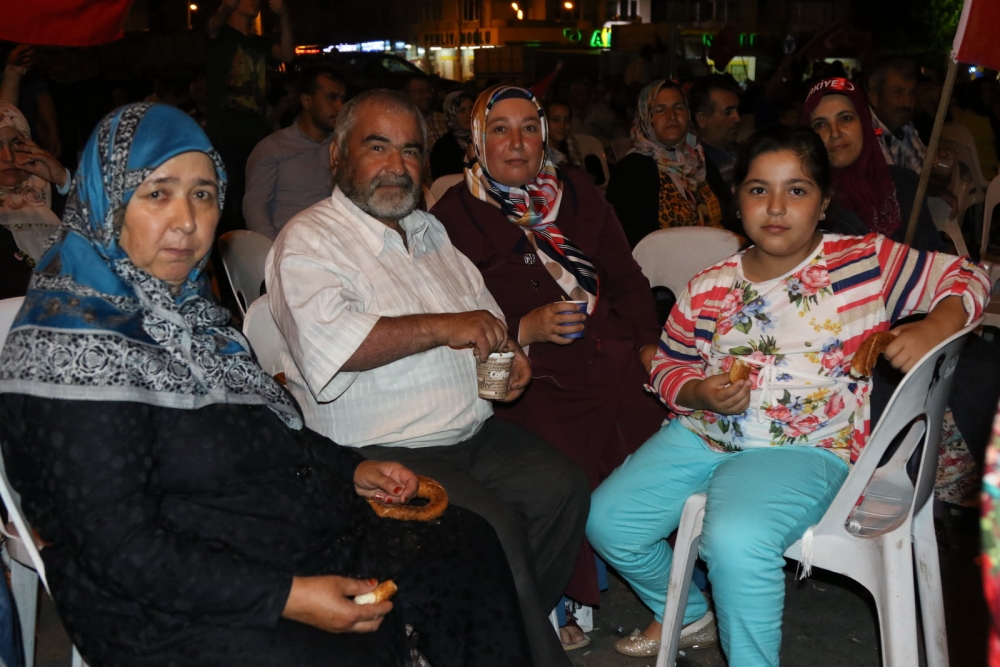 Fotoğraflarla Akhisar'daki demokrasi nöbetinin son günü 41