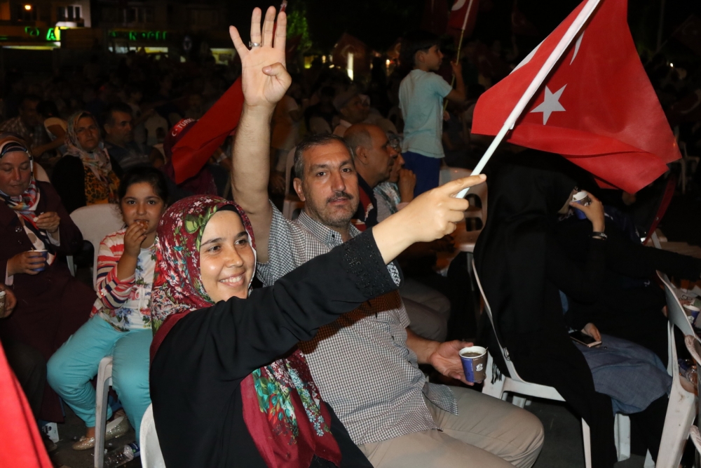 Fotoğraflarla Akhisar'daki demokrasi nöbetinin son günü 42