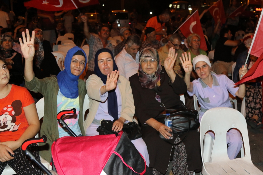 Fotoğraflarla Akhisar'daki demokrasi nöbetinin son günü 45