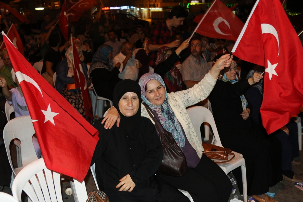 Fotoğraflarla Akhisar'daki demokrasi nöbetinin son günü 46