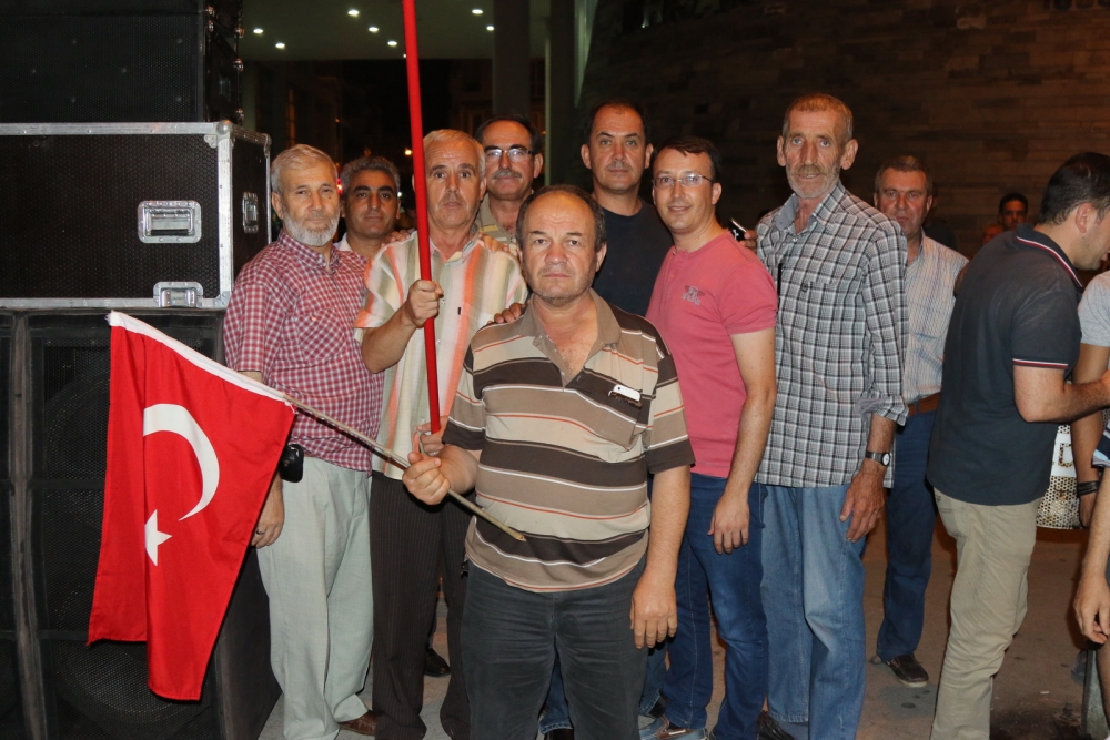 Fotoğraflarla Akhisar'daki demokrasi nöbetinin son günü 48