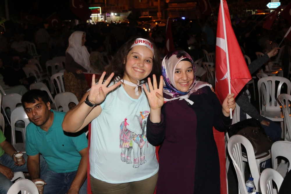Fotoğraflarla Akhisar'daki demokrasi nöbetinin son günü 49