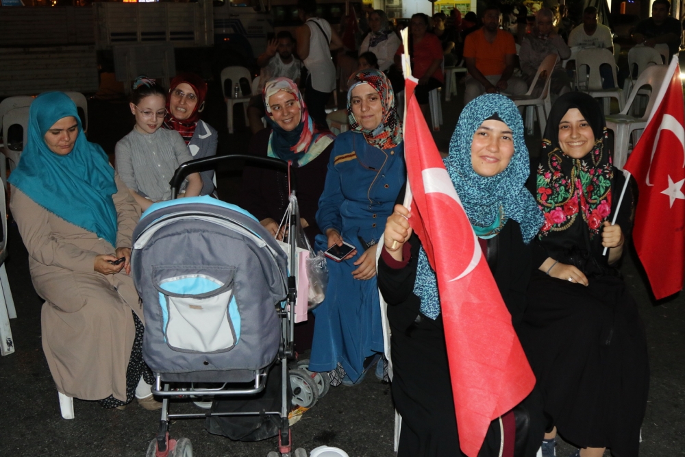 Fotoğraflarla Akhisar'daki demokrasi nöbetinin son günü 54