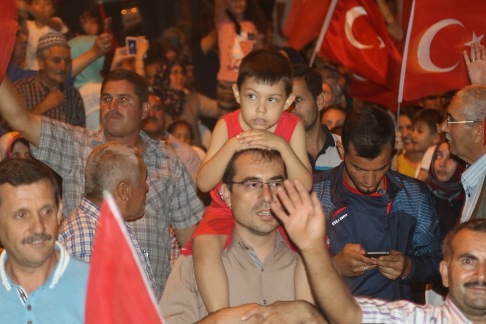 Fotoğraflarla Akhisar'daki demokrasi nöbetinin son günü 8