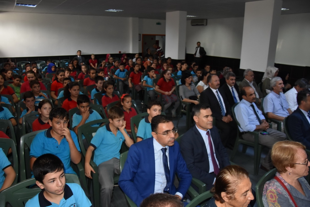 Fotoğraflarla Akhisar'da kutlanan ilköğretim haftası programı 39