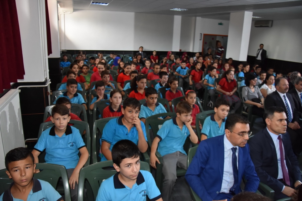 Fotoğraflarla Akhisar'da kutlanan ilköğretim haftası programı 40