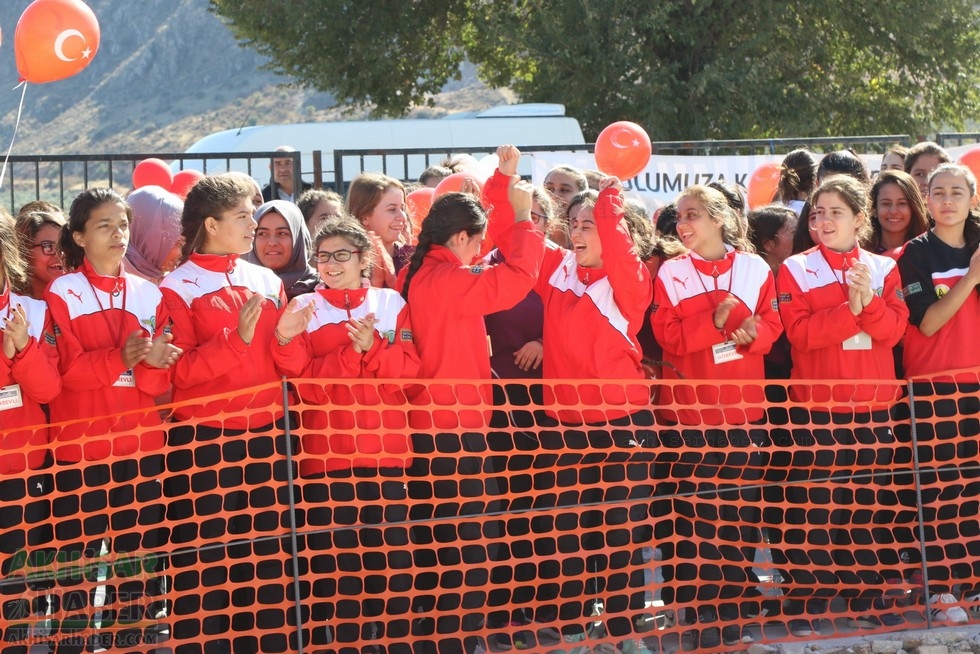 Fotoğraflarla Z.G.Ö. Kız Meslek Anadolu Lisesi Akıllı Spor Salonu Temel 18