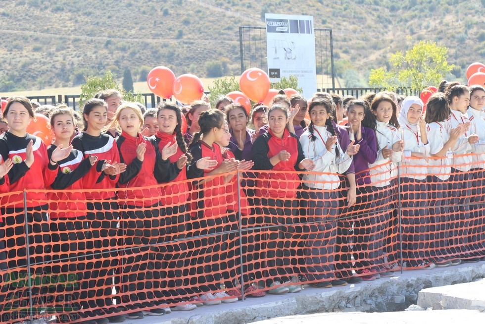 Fotoğraflarla Z.G.Ö. Kız Meslek Anadolu Lisesi Akıllı Spor Salonu Temel 20