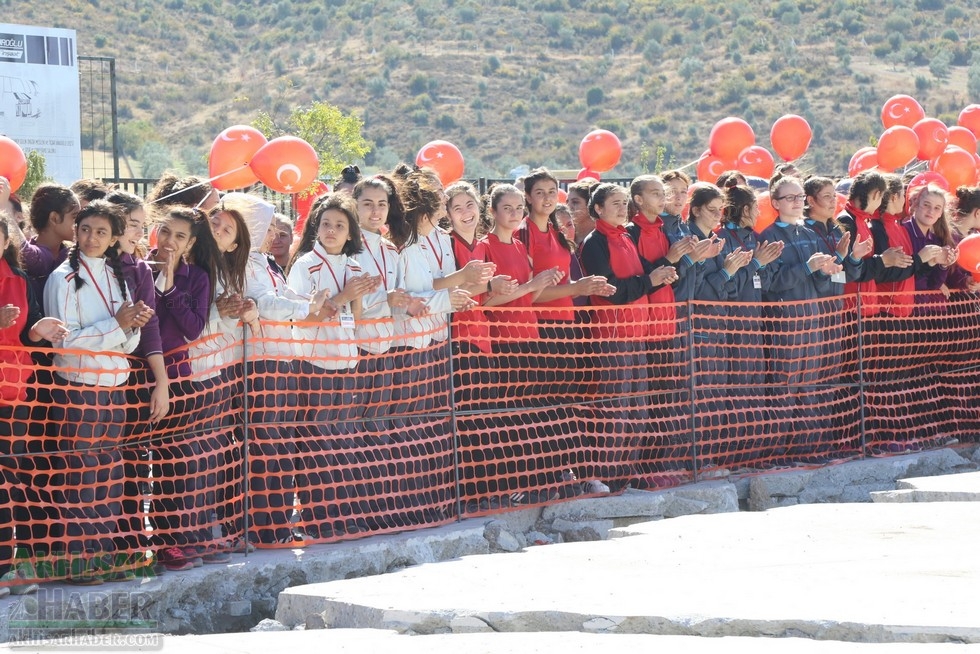Fotoğraflarla Z.G.Ö. Kız Meslek Anadolu Lisesi Akıllı Spor Salonu Temel 21