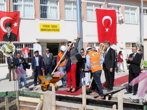Fotoğraflarla Z.G.Ö. Kız Meslek Anadolu Lisesi Akıllı Spor Salonu Temel