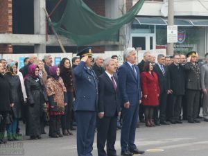 Atatürk'ün Akhisar'a gelişinin 94.yıl kutlama töreni çelenk su