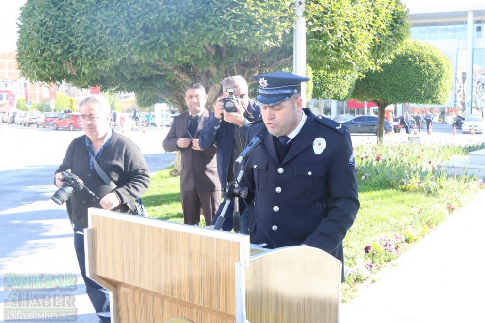 10 Nisan Polis Haftası kutlama etkinlikleri Atatürk anıtına çelenk sunma 1