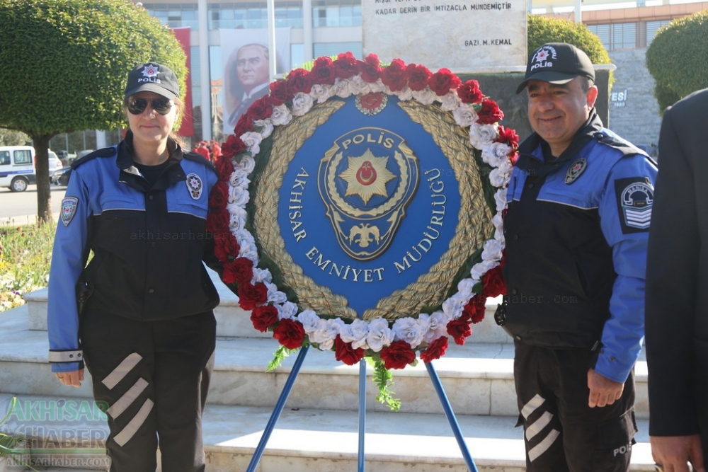10 Nisan Polis Haftası kutlama etkinlikleri Atatürk anıtına çelenk sunma 24