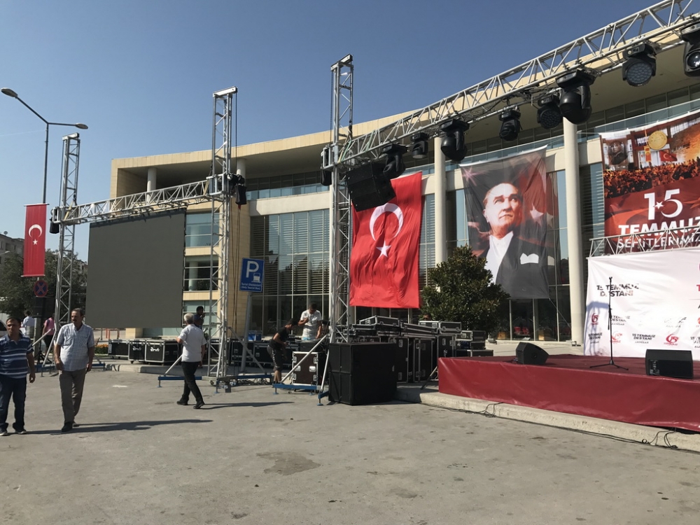 Akhisar Milli Egemenlik Meydanında 15 Temmuz hazırlıkları 2