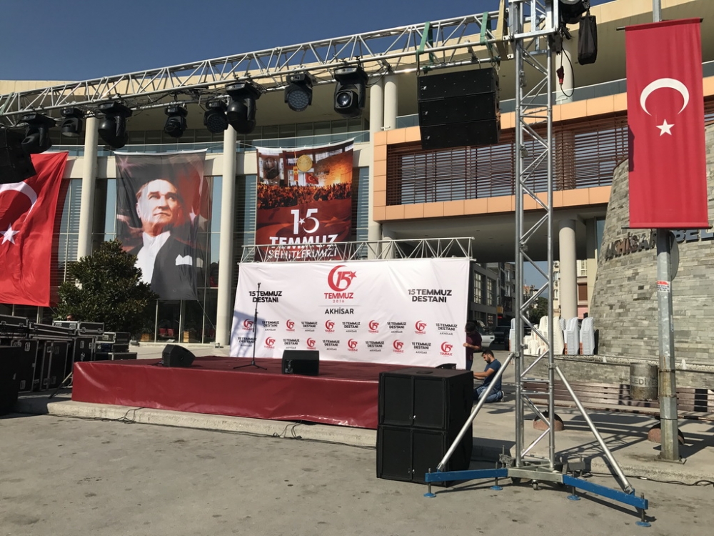 Akhisar Milli Egemenlik Meydanında 15 Temmuz hazırlıkları 3
