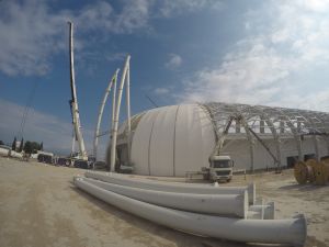 Spor Toto Akhisar Stadyumunda ilk aydınlatma direğinin montajı yapılıyor