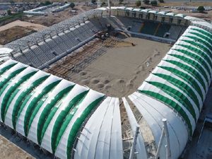 Stadyumunun çatı montajında sona gelindi