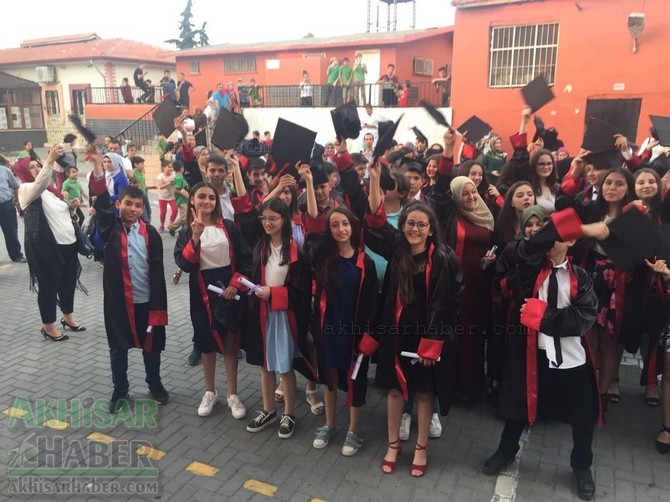 Akhisar Gazi Ortaokulunda mezuniyet töreni kutlandı 20
