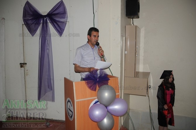 Akhisar Gazi Ortaokulunda mezuniyet töreni kutlandı 3