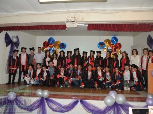 Akhisar Gazi Ortaokulunda mezuniyet töreni kutlandı